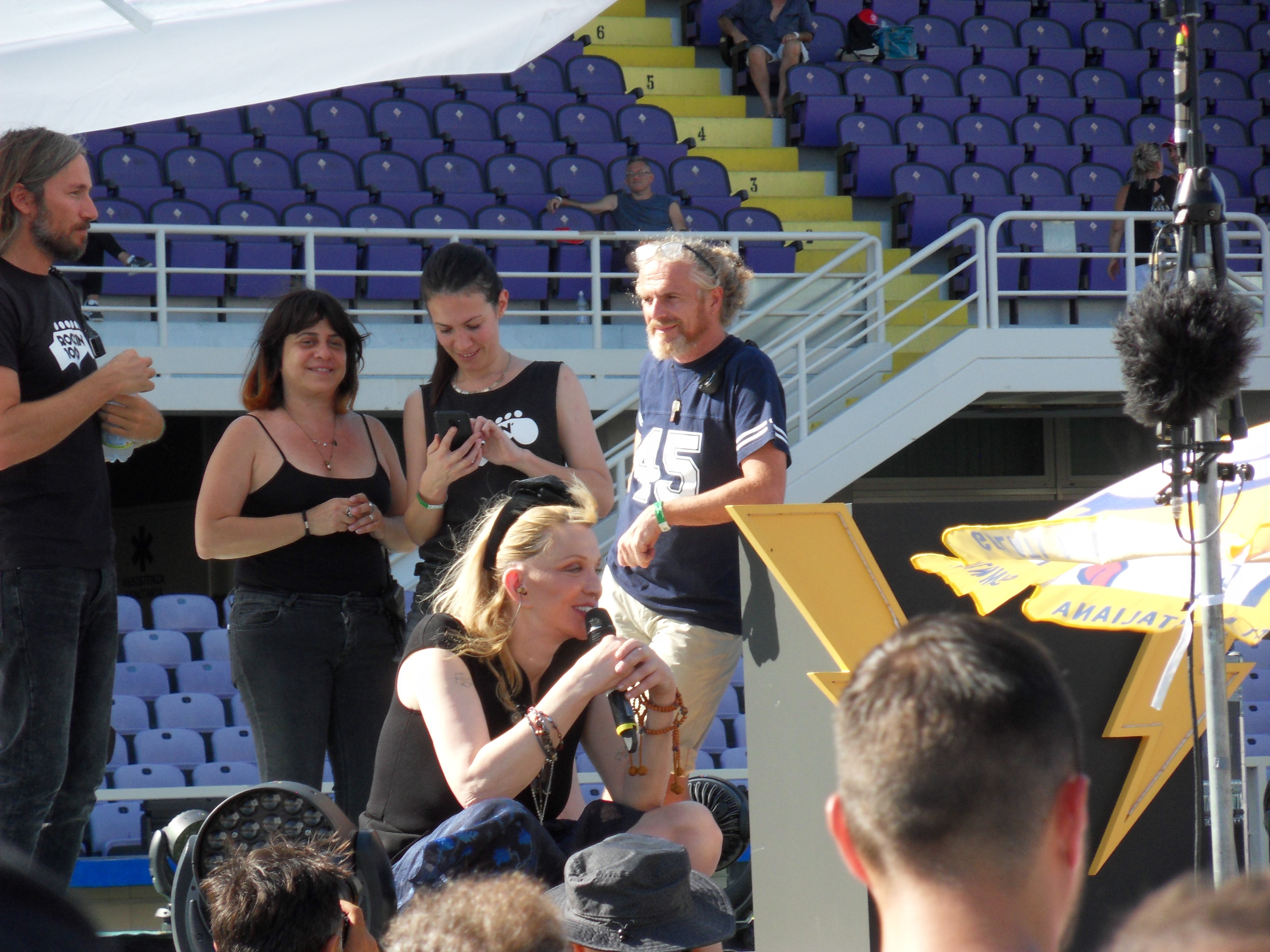 Courtney Love con Fabio Zaffagnini e lo staff di Rockin'1000